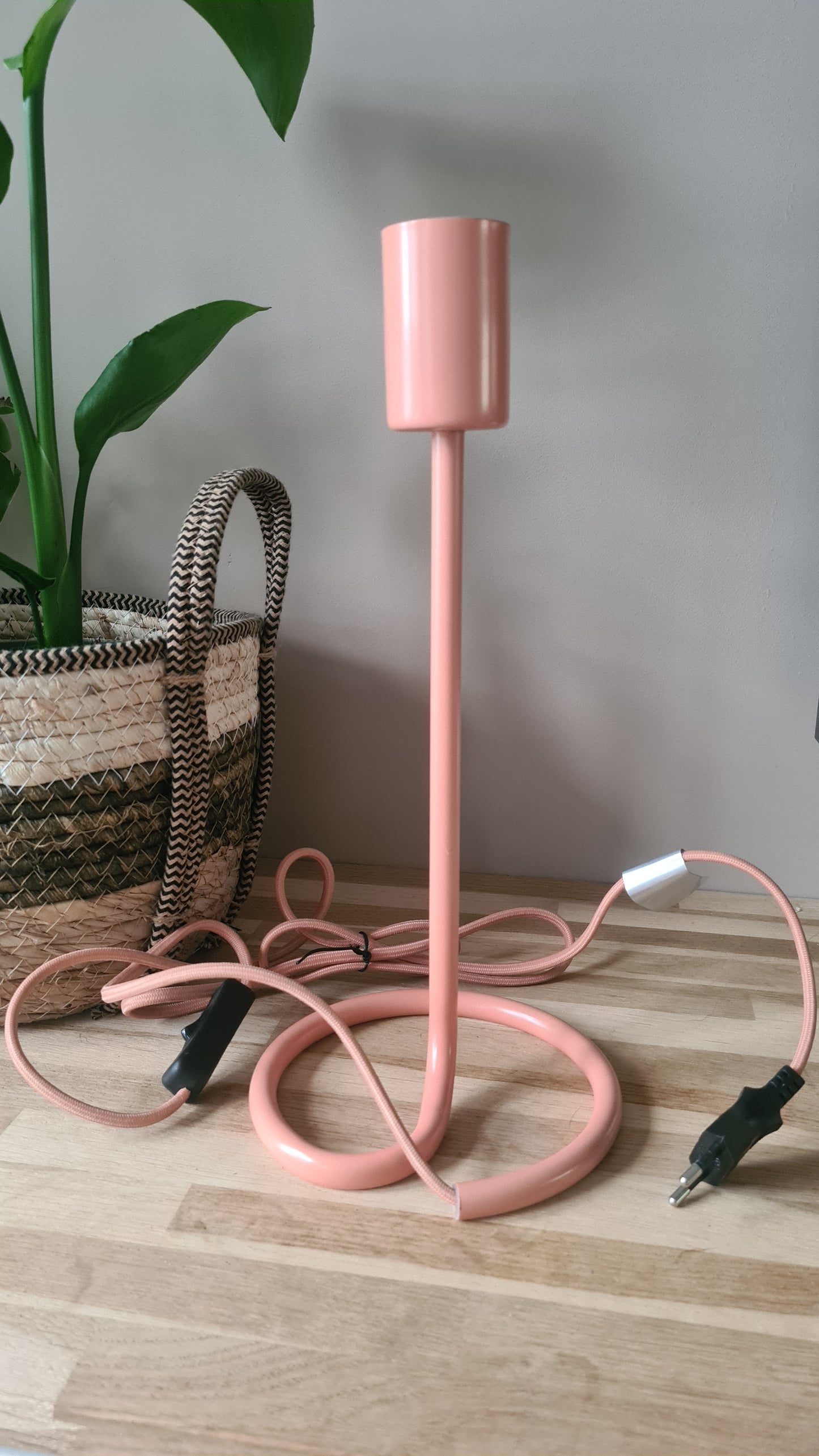 Broste Copenhagen - Tafellamp Cilu Flamingo roze showroommodel