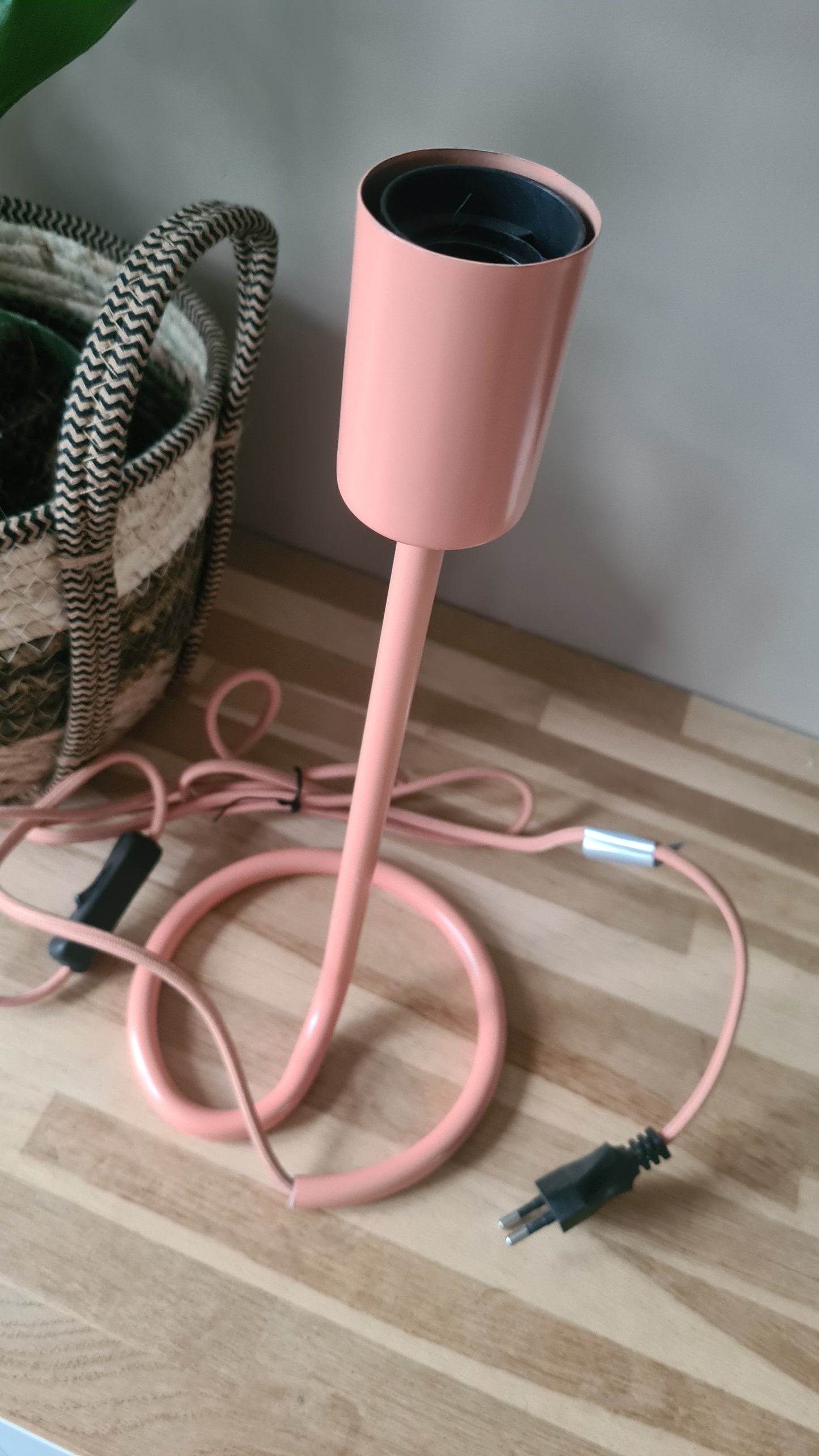 Broste Copenhagen - Tafellamp Cilu Flamingo roze showroommodel