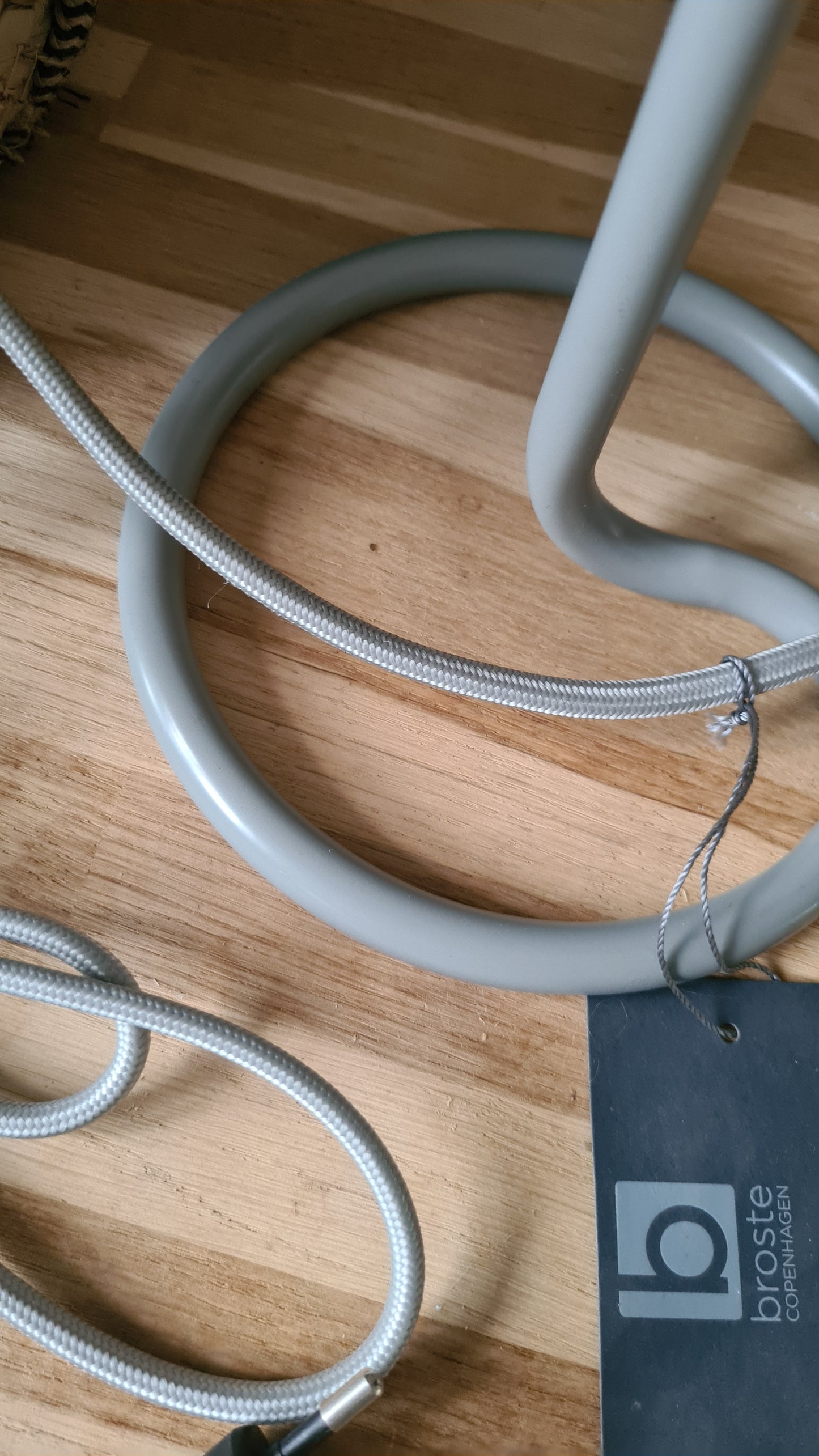Broste Copenhagen – Cilu Tischleuchte, grau, Ausstellungsmodell