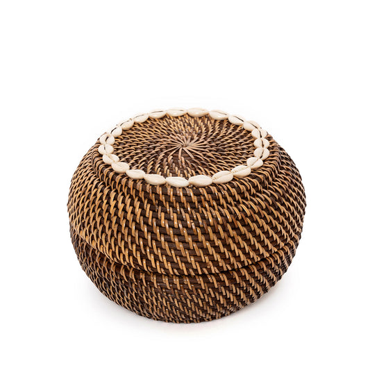Bazar Bizar Colonial Peek-a-Boo opbergmand van rotan met schelpen en deksel – naturel bruin – 27 × 18 cm