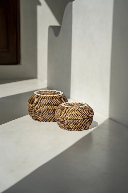 Bazar Bizar – Colonial Peek-a-Boo mand Naturel Bruin M – 27 × 18 cm