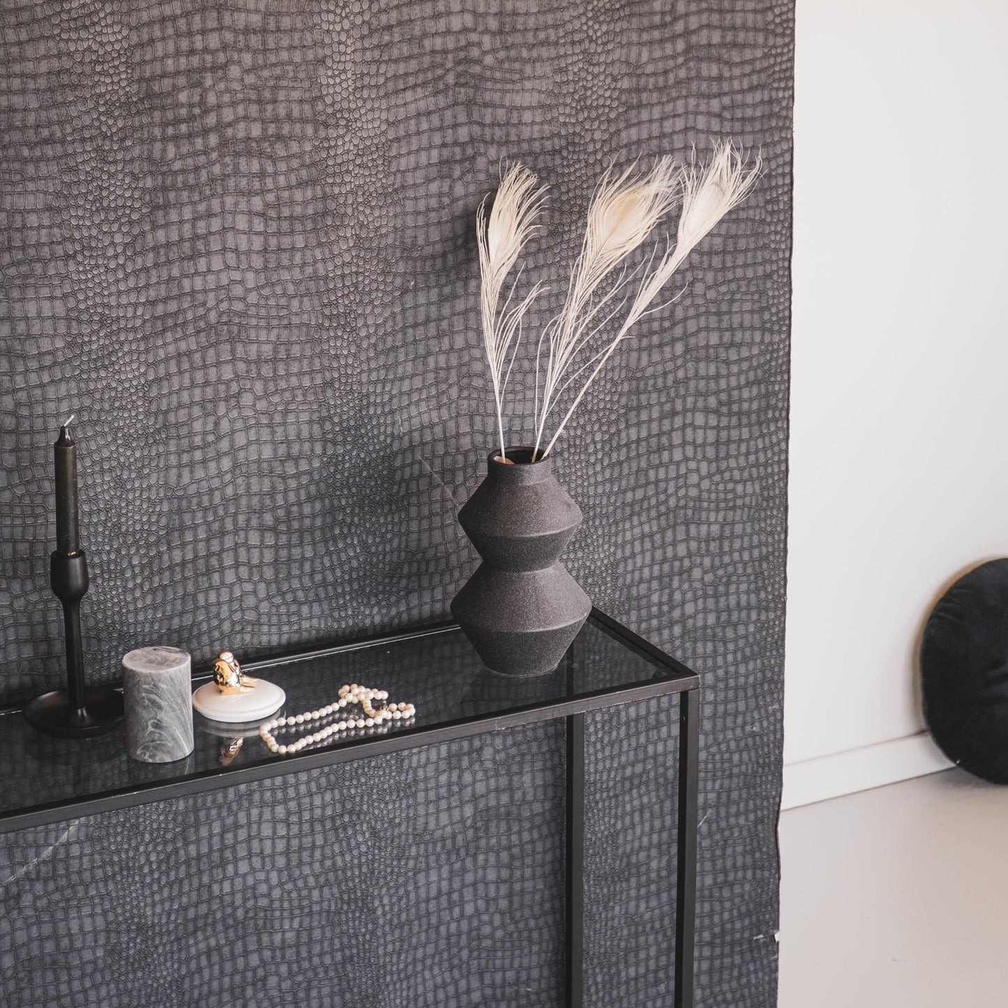 Housevitamin - Organic vase Black - 13x13x22cm